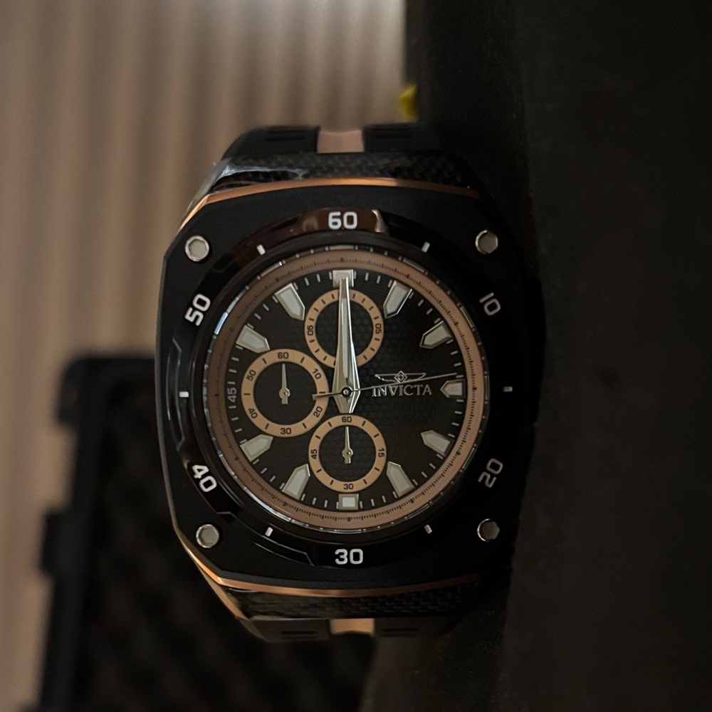 Invicta 46105 – Speedway Men’s Watch